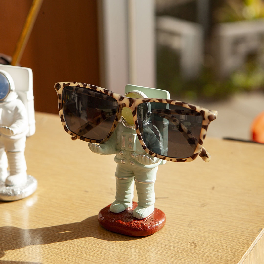 Astronaut Glasses Holder
